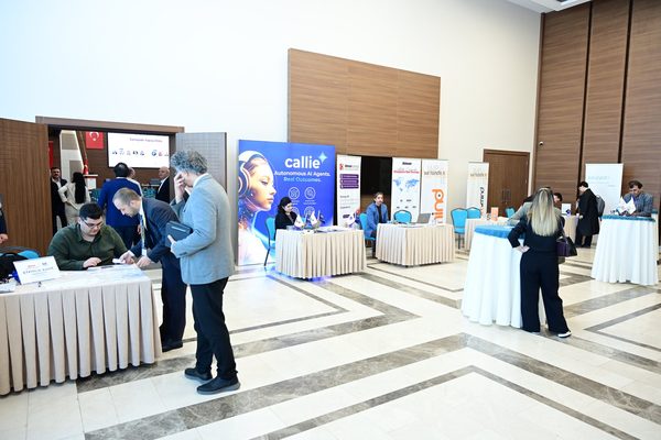 Fuaye alanındaki çözüm sağlayıcı stantları